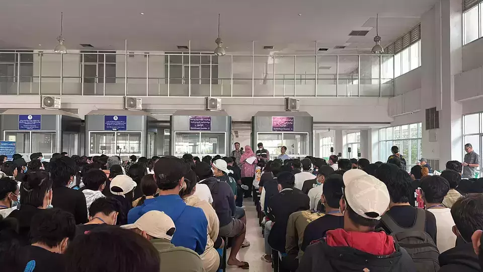 Indonesian trafficking victims wait to cross into Thailand from Myanmar before their repatriation to Indonesia, Monday, March 17, 2025. (Foreign Affairs Ministry)