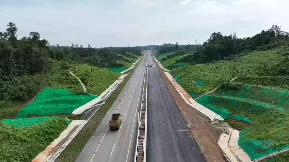 The Balikpapan-IKN Toll Road, which is connected to the Pulau Balang Bridge. (Beritasatu.com/Fuad Iqbal Abdullah)