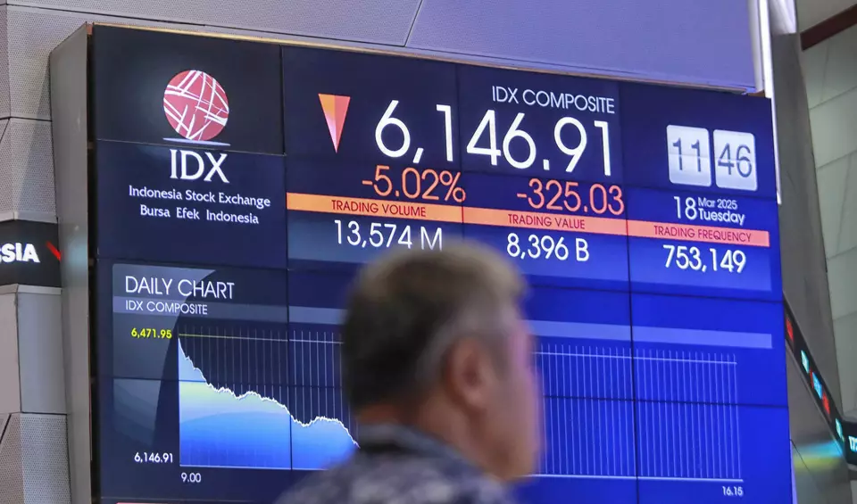 Market data is displayed on the floor of the Indonesia Stock Exchange in Jakarta, Tuesday, March 18, 2025. (B-Universe Photo/Joanito De Saojoao)