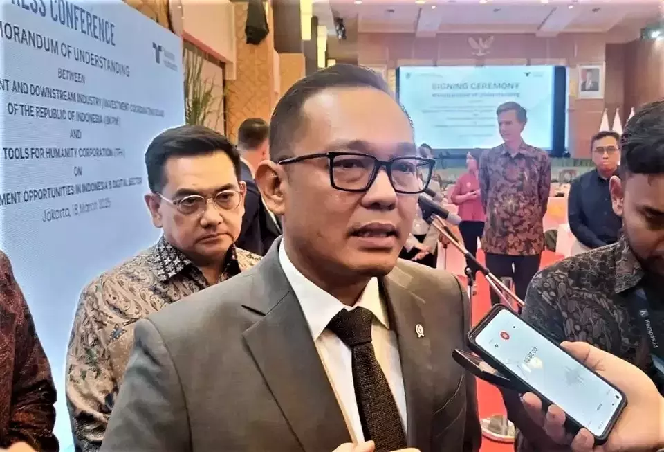 Deputy Investment Minister Todotua Pasaribu speaks to reporters at his office in Jakarta, Tuesday, March 18, 2025. (B-Universe Photo/Arnoldus Kristianus)