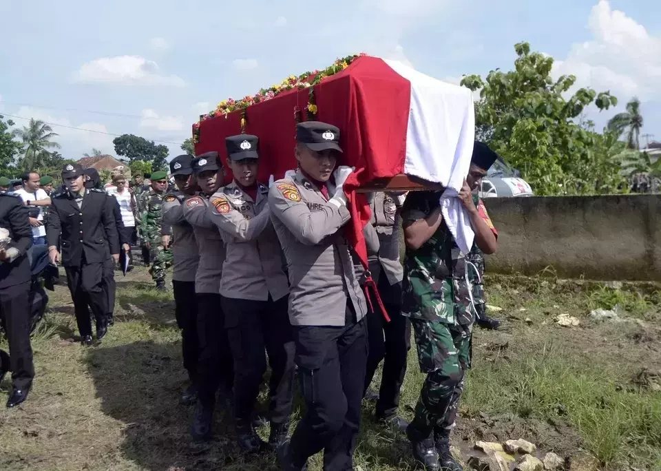 Policemen and soldiers carry the coffin of slain police officer 1st Brigadier Ghalib Surya Ganta during the funeral in Bandar Lampung, Lampung province, Tuesday, March 18, 2025. Ghalib and two fellow officers were fatally shot by a soldier in Way Kanan Regency a day earlier. (Antara Photo/Ardiansyah)