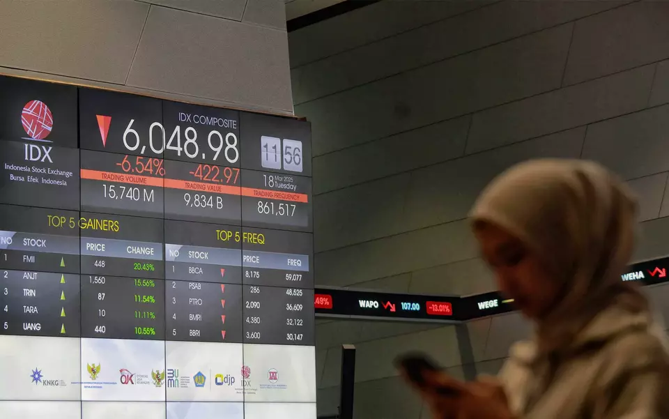 Market data is displayed on the floor of the Indonesia Stock Exchange in Jakarta, Tuesday, March 18, 2025. (B-Universe Photo/Joanito De Saojoao)