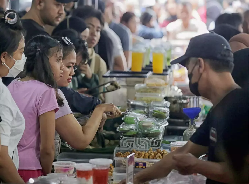 Frugal Ramadan Spending Puts Pressure on Indonesia's Economy