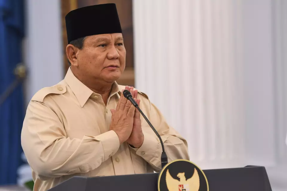 President Prabowo Subianto speaks to reporters regarding the government's policies for Eid bonuses at the presidential palace in Jakarta on March 11, 2025. (Antara Photo/Aditya Pradana Putra)
