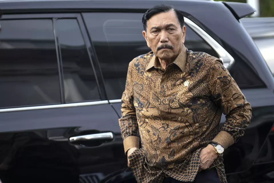 Luhut Binsar Pandjaitan, chairman of the National Economic Council (DEN), arrives at the State Palace in Jakarta to meet with President Prabowo Subianto on Wednesday, March 19, 2025. (Antara Photo/Hafidz Mubarak)