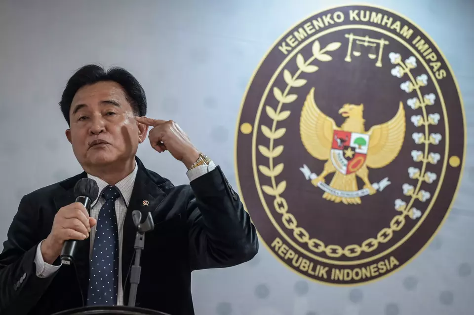 Chief Legal Affairs Minister Yusril Ihza Mahendra gives a press statement in Jakarta on Feb. 25, 2025. (Antara Photo/Fauzan)