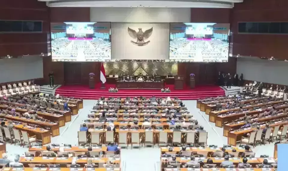 The official DPR session ratified the revision of Law Number 34 of 2004 on the Indonesian National Armed Forces (TNI Law) into law on Thursday, March 20, 2025. (Special/ Beritasatu.com)