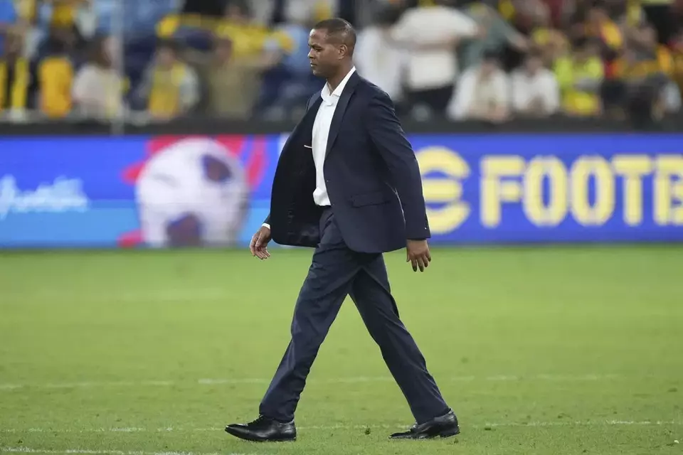 Indonesia's coach Patrick Kluivert walks onto the field after losing their soccer World Cup qualifying match against Australia at the Sydney Football Stadium, Sydney, Australia, Thursday, March 20, 2025. (AP Photo/Mark Baker)
