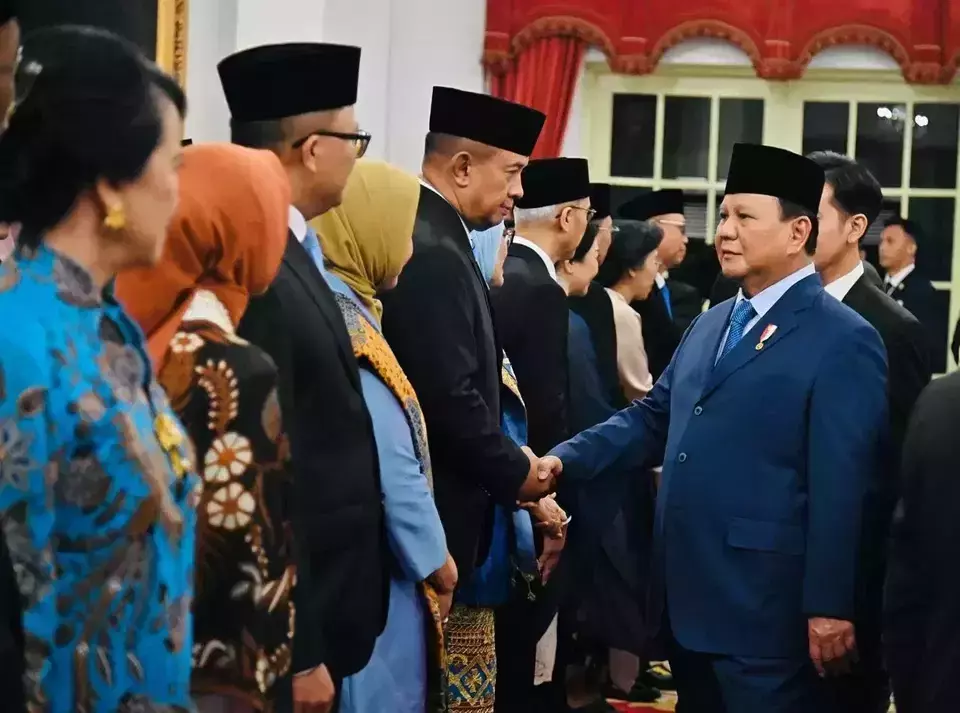 President Prabowo Subianto congratulates Indonesia's newly appointed ambassadors after the inauguration ceremony at the Presidential Palace in Jakarta on Monday, March 24, 2025. (Presidential Press Secretariat)