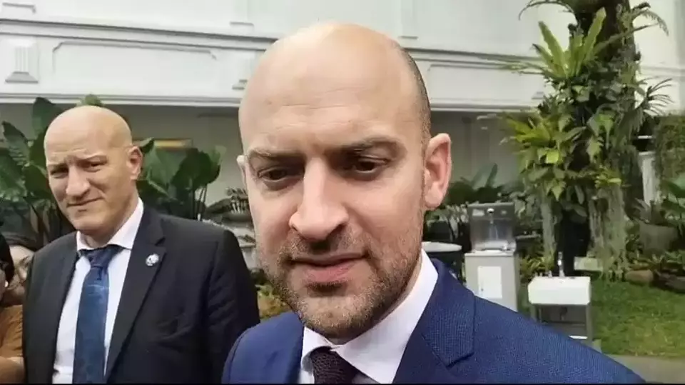 French Foreign Minister Jean-Noel Barrot speaks to reporters shortly before meeting President Prabowo Subianto at the presidential palace in Jakarta on March 26, 2025. (JG Photo/Agnes Valentina Christa)