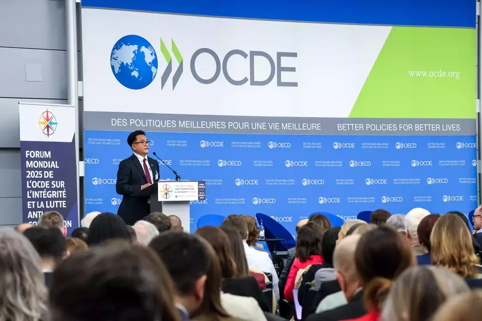 Chief Legal Affairs Minister Yusril Ihza Mahendra speaks at the OECD's Global Anti-Corruption and Integrity Forum in Paris on March 26, 2025. (Photo Courtesy of Coordinating Ministry for Legal Affairs)