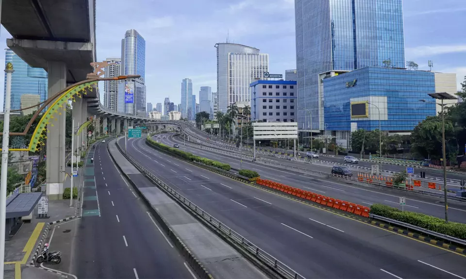 The photo shows the Gatot Subroto Street on April 1, 2025. Many Jakartans have left to travel to their hometowns to celebrate Eid, hence the traffic-free roads. (B1 Photo/Joanito de Saojao)