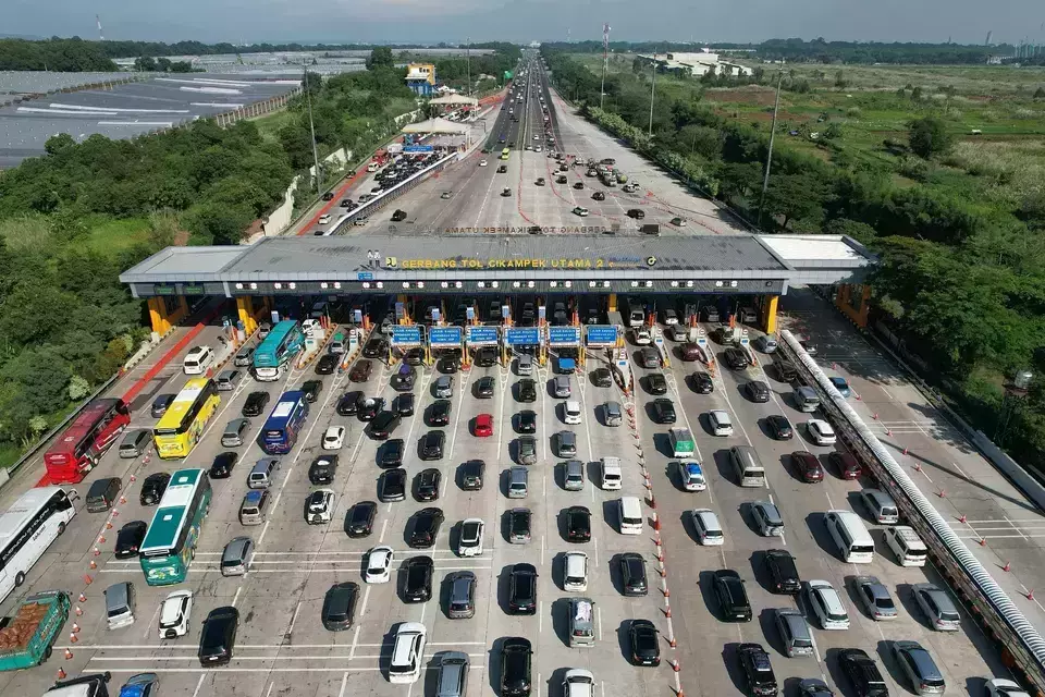 Lebaran Return Flow 2025 at Cikampek Utama Toll Gate (Cikatama), West Java, Sunday (April 6, 2025). (Beritasatu.com/Teguh Adi Prasetyo)