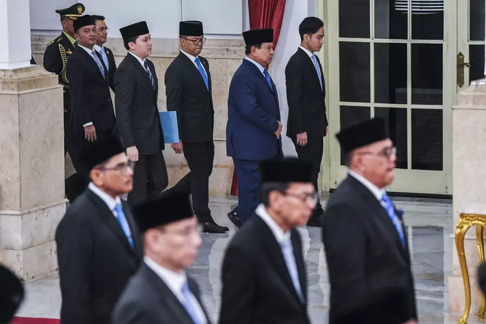 President Prabowo Subianto walks into the room to inaugurate Indonesian ambassadors at the State Palace in Jakarta on March 24, 2025. (Antara Photo/Galih Pradipta)