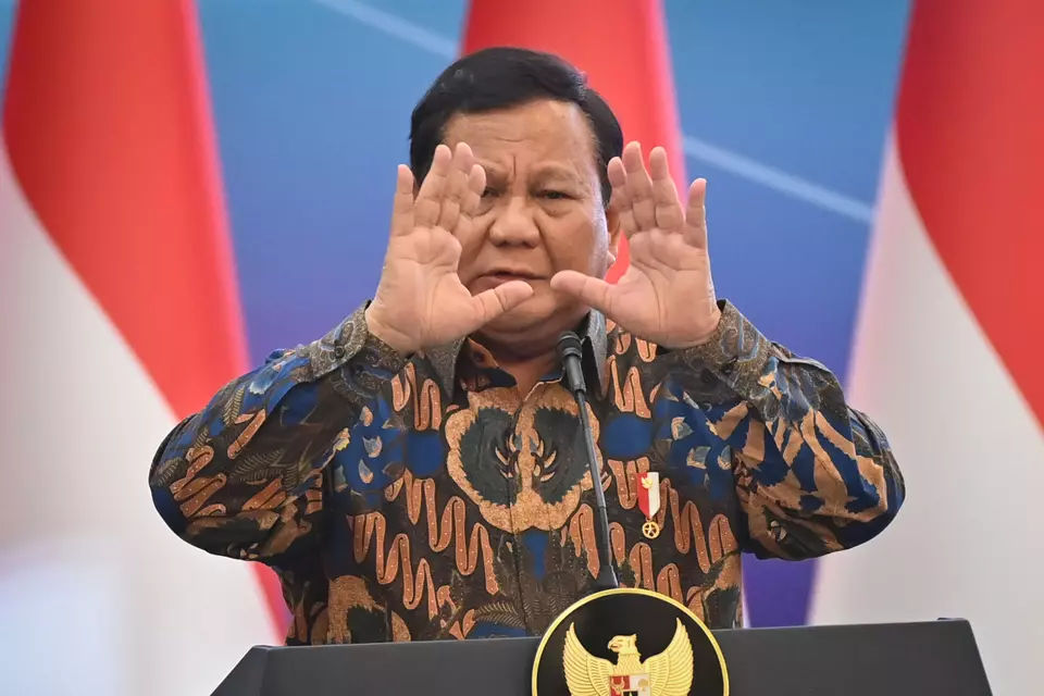 President Prabowo Subianto speaks to Indonesia's senior economists and businesspeople in Jakarta on April 8, 2025 following Trump's tariff salvo. (Antara Photo/Aditya Pradana Putra)