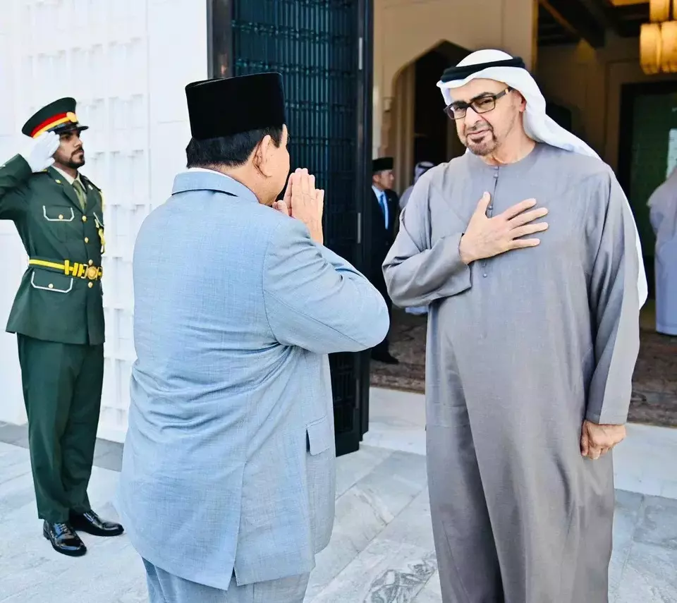 President Prabowo Subianto meets his Emirati counterpart Mohamed bin Zayed Al Nahyan (MbZ) in Qasr Al Shatie, Abu Dhabi on April 9, 2024. (Photo Courtesy of Presidential Press Bureau)