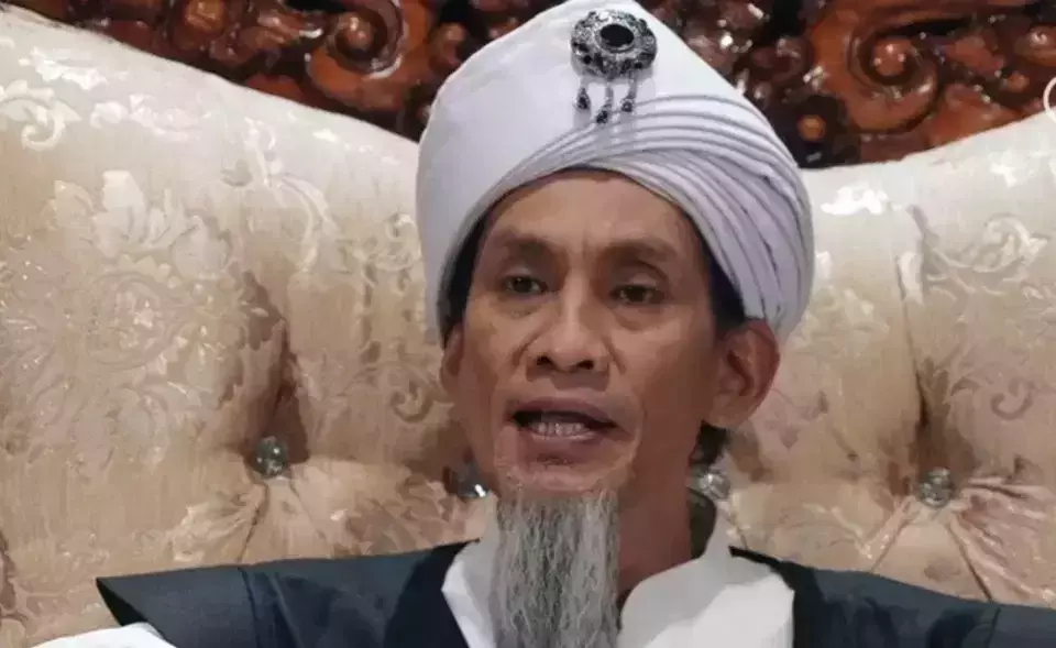 Faizal Hussein portrays Walid, the central figure in the Malaysian drama Bidaah, which captivates audiences in Malaysia and Indonesia with its gripping religious storyline and controversial portrayal of a deviant cult. (Viu Malaysia)