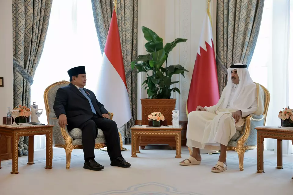 President Prabowo Subianto meets Qatar's Emir Sheikh Tamim bin Hamad Al Thani in Doha on April 13, 2025. (Photo Courtesy of Presidential Press Bureau)