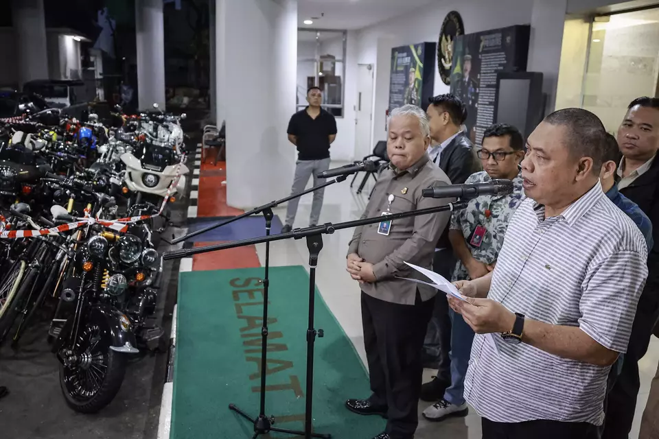 Abdul Qohar, right, the corruption investigation director at the Attorney General's Office, speaks in a news conference with the background of seized high-end motorcycles at his office in Jakarta, Monday, April 14, 2025. (Antara Photo/Dhemas Reviyanto)