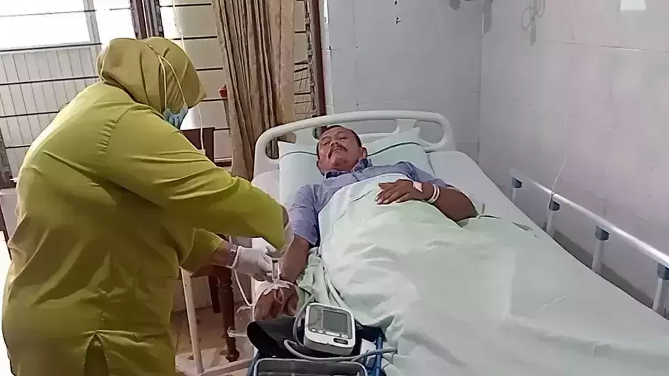 One of the victims of the mass food poisoning incident in Klaten, April 16, 2025. (Beritasatu.com/Joko Laksono)