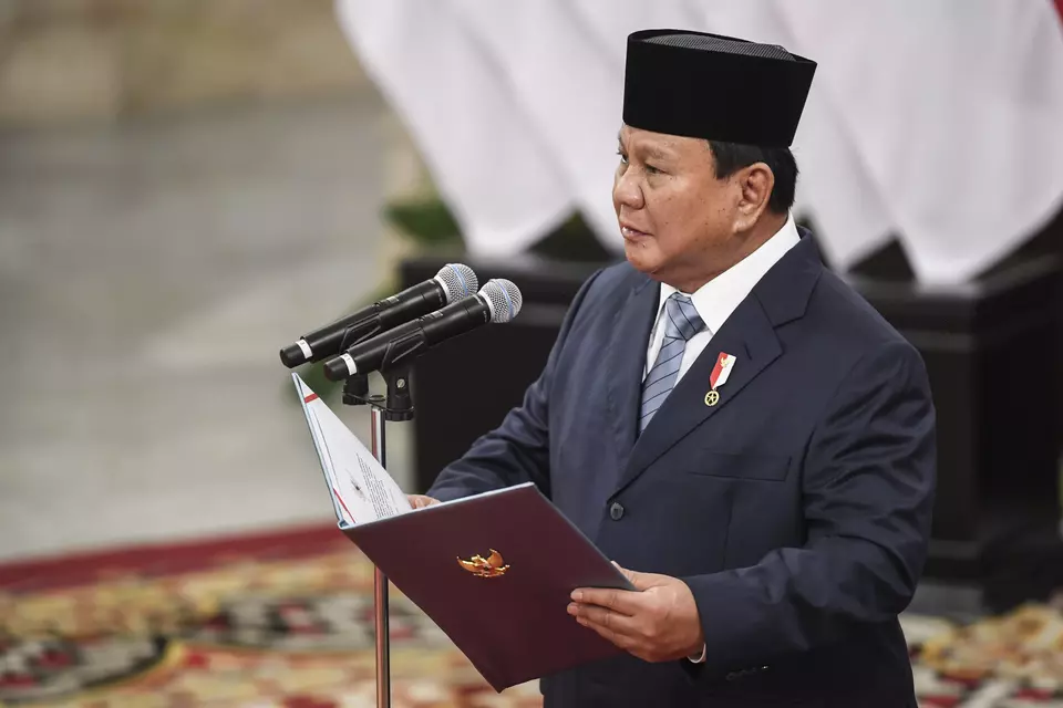 President Prabowo Subianto inaugurates the Papua Highland governor at the State Palace in Jakarta on April 17, 2025. (Antara Photo/Hafidz Mubarak A)