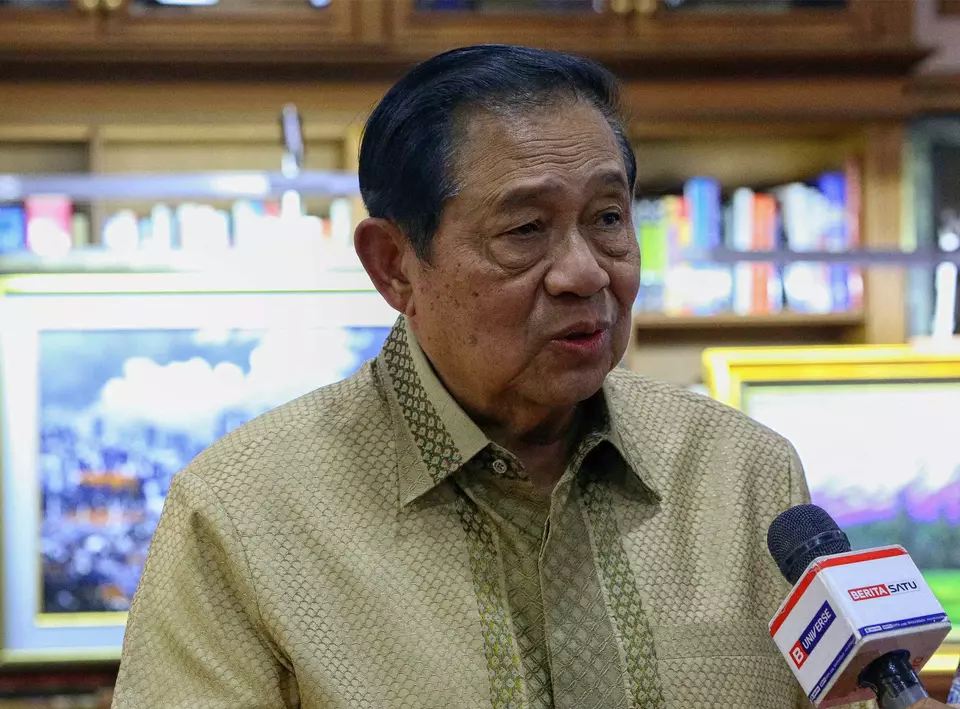 Former President Susilo Bambang Yudhoyono speaks to a B-Universe Media Holdings reporter at his private residence in Bogor, West Java, Tuesday, April 22, 2025. (B-Universe Photo/Joanito De Saojoao)