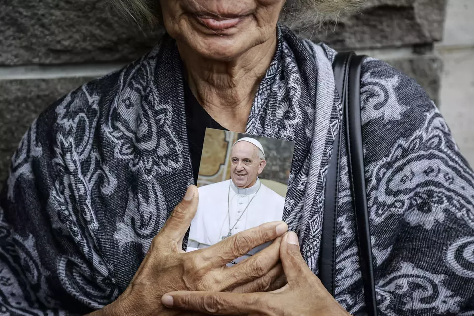 Gallery: Indonesians Mourn the Passing of Pope Francis