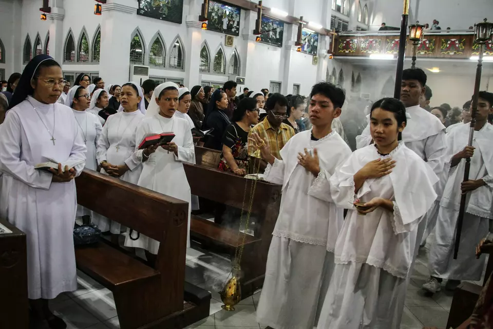 Gallery: Indonesians Mourn the Passing of Pope Francis