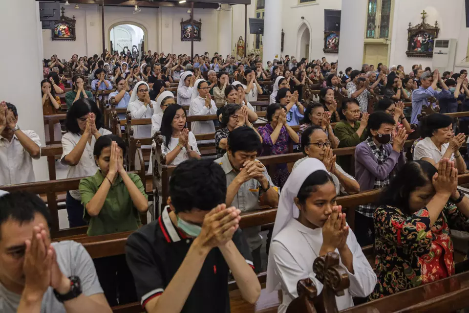 Gallery: Indonesians Mourn the Passing of Pope Francis