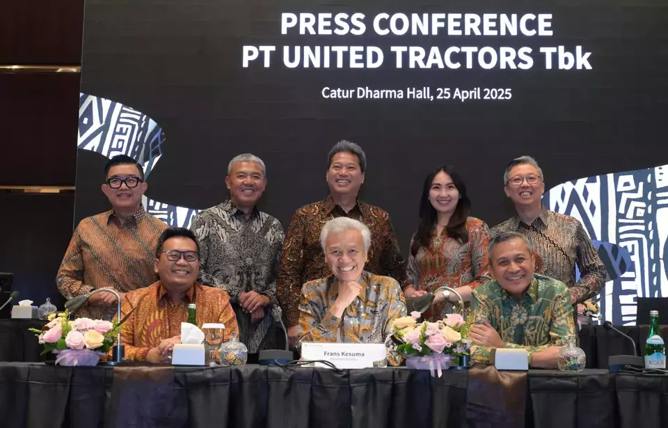 United Tractors holds a press conference after the general shareholders' meeting in Jakarta on April 26, 2025. (Photo Courtesy of United Tractors)