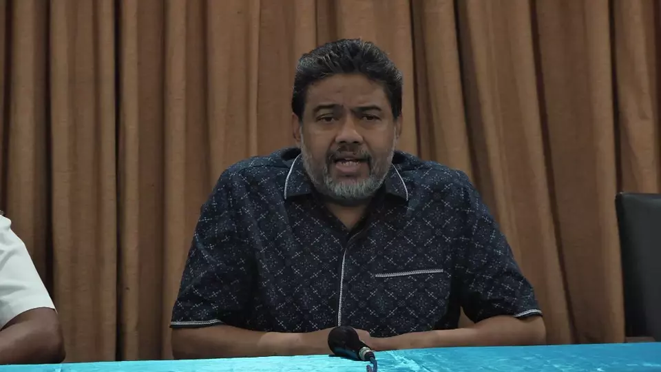 Chairman of the Confederation of Indonesian Trade Unions (KSPI) Said Iqbal speaks at a press conference in Jakarta on Monday, April 28, 2025. (Beritasatu.com/Hanif Musyaffa)