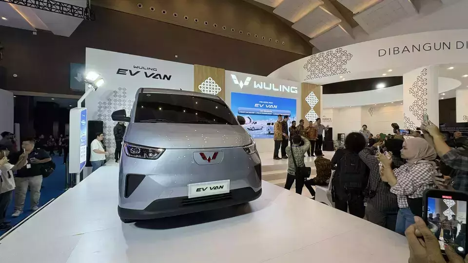 Chinese automaker Wuling Motors launches its first commercial electric vehicle for the Indonesian market at the 2025 PEVS in Jakarta on April 29, 2025. (Wuling Motors)