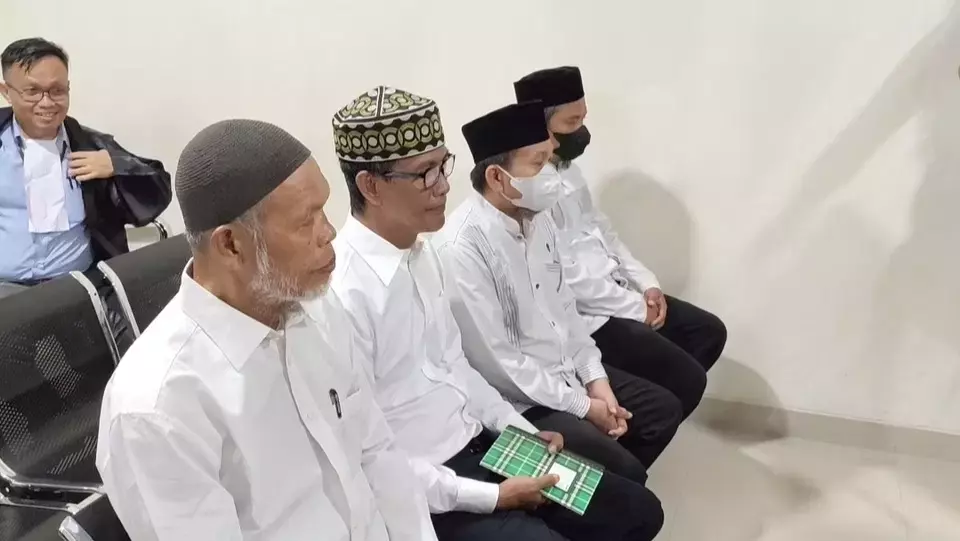 Four defendants stand trial at the Gowa District Court in South Sulawesi for alleged money counterfeiting, Tuesday, April 29. 2025. (B-Universe Photo/Irfandi)