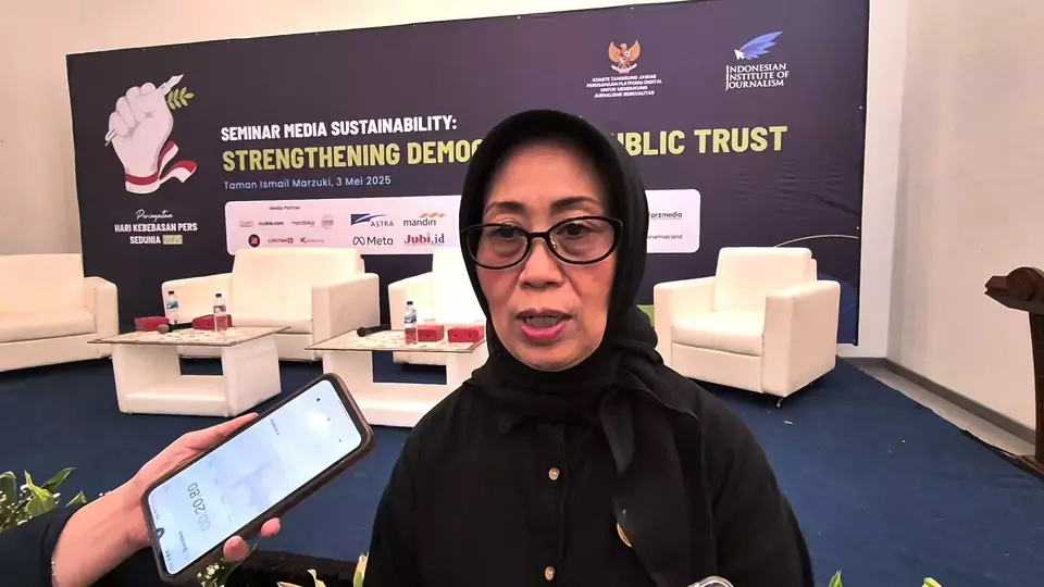 Press Council Chairwoman Ninik Rahayu gives an interview after a national seminar on media sustainability in Central Jakarta on Saturday, May 3, 2025, which coincides with World Press Freedom Day. (Beritasatu.com/Muhammad Farhan)

