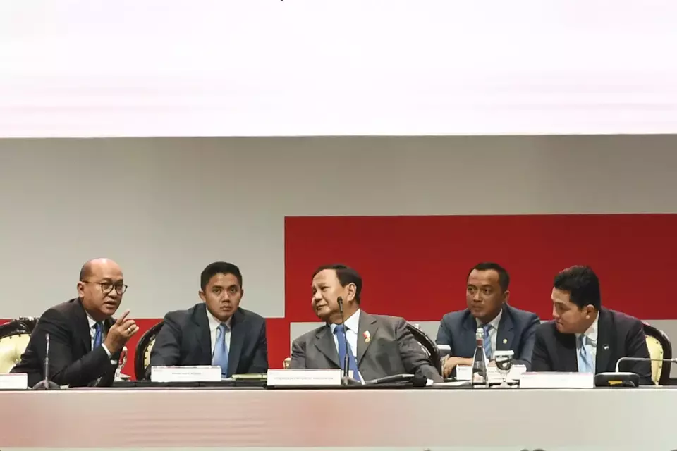 President Prabowo Subianto (center), Danantara Chief Executive Officer Rosan Roeslani (left), SOE Minister Erick Thohir (right) attend Danantara Indonesia's town hall in Jakarta on April 28, 2025. (Antara Photo/Hafidz Mubarak)