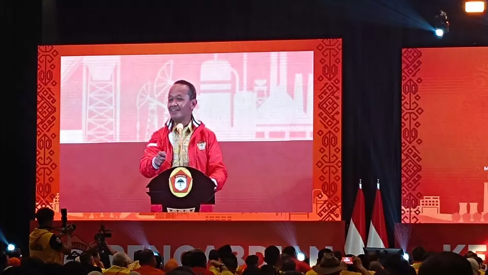 Golkar Party Chairman Bahlil Lahadalia attends the 3rd National Leadership Meeting of Kosgoro 1957 at the Sultan Hotel, Central Jakarta, Wednesday, May 7, 2025. (Beritasatu.com/Mita Amalia Hapsari)

