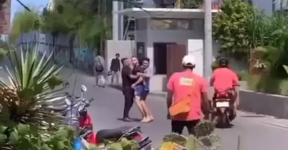 A video shows a Syrian tourist being arrested in Bali for stealing from a clothing store in North Kuta, Bali, May 6, 2025. (Beritabali.com)