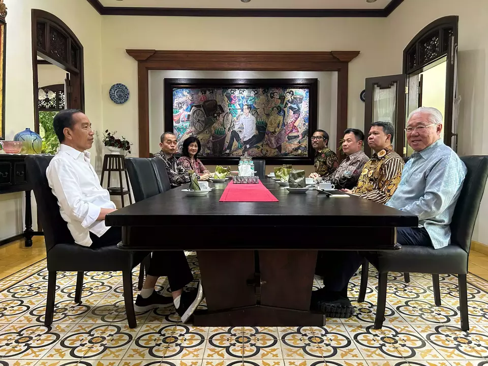 Former President Joko 'Jokowi' Widodo, left, receives a visit from the B-Universe Media Holdings delegation led by Executive Chairman Enggartiasto Lukita, right, at his private residence in Solo, Central Java, Thursday, May 8, 2025. (Wijayanti Putri)