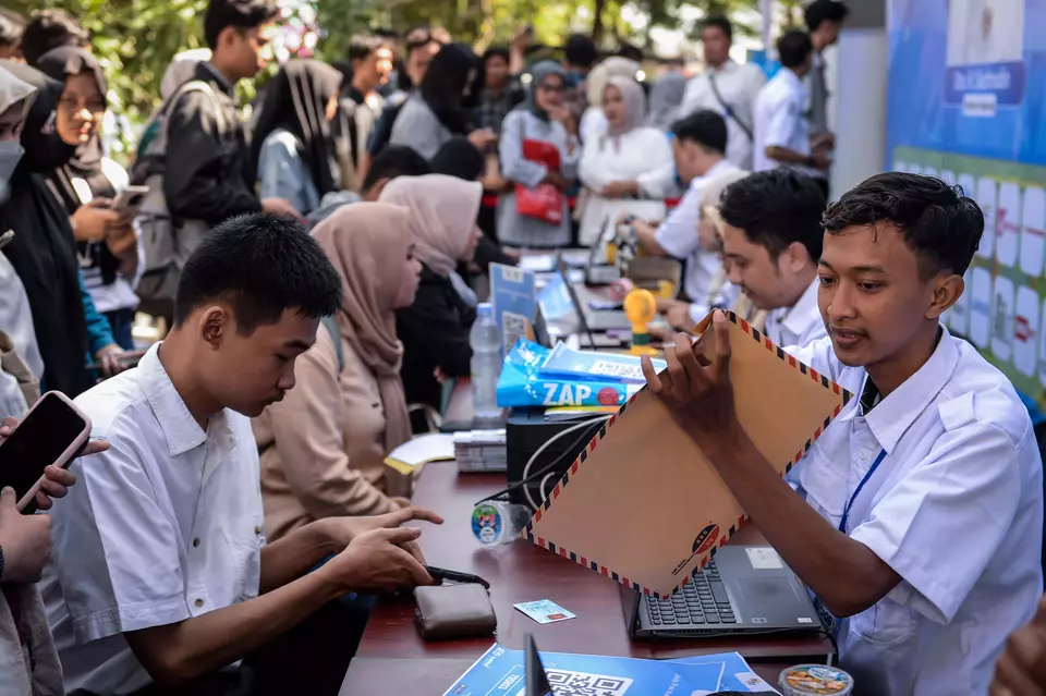 Indonesia Ends Three-Month Decline in Consumer Confidence