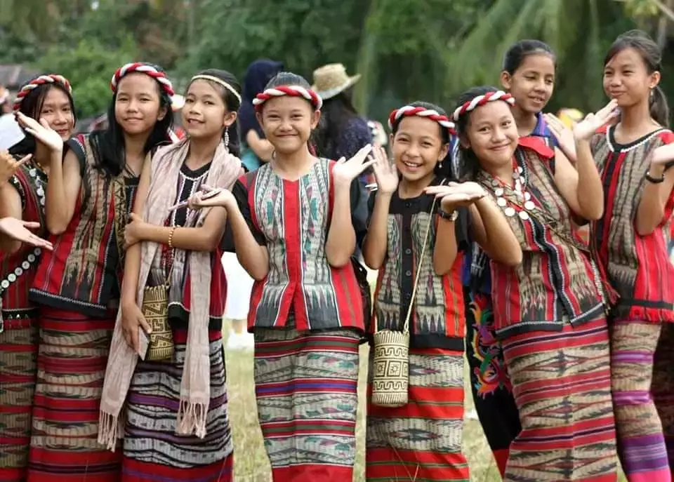 Dayak Benuaq girls wear Ulap Doyo at the traditional festival in Tanjung Isuy, West Kutai. (Special/Chary Wijayanti)