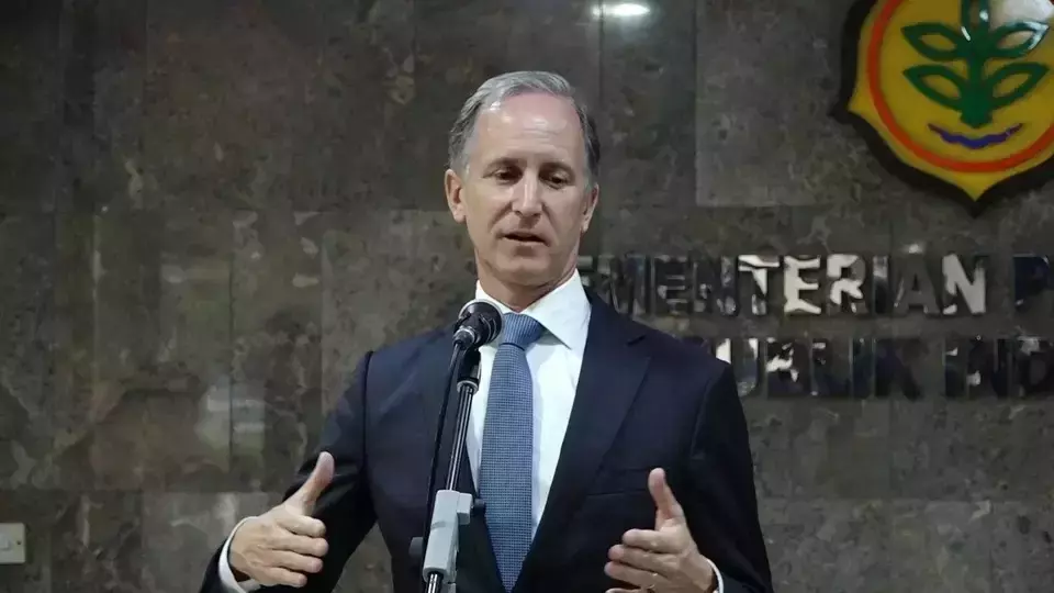 Dutch Ambassador to Indonesia Marc Gerritsen speaks to journalists during a visit to the Agriculture Ministry in Jakarta, Wednesday, May 14, 2025. (B-Universe Photo/Muhammad Farhan)