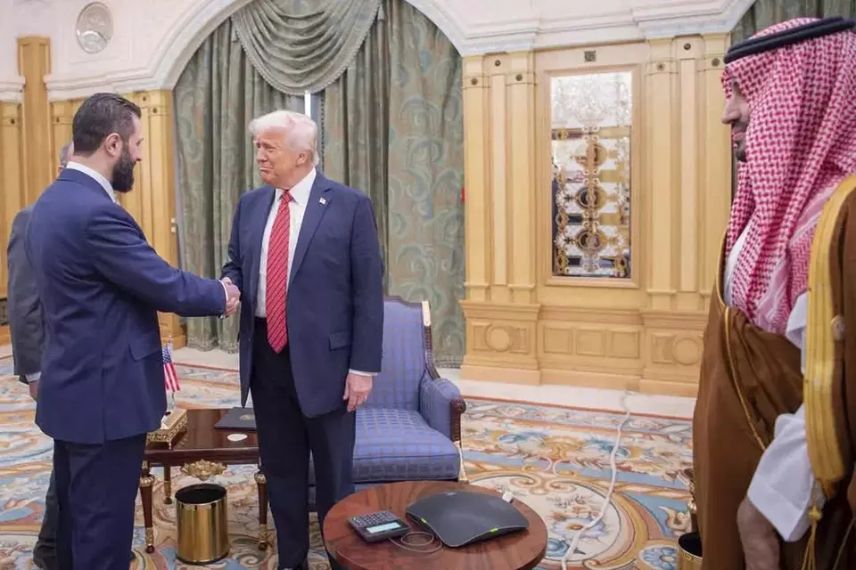 In this photo released by the Saudi Royal Palace, Syria's interim President Ahmad al-Sharaa, left, shakes hands with President Donald Trump, centre, in Riyadh, Saudi Arabia, Wednesday, May 14, 2025. At right is Saudi Crown Prince Mohammed bin Salman.(Bandar Aljaloud/Saudi Royal Palace via AP)