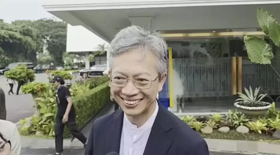 Chinese Ambassador to Indonesia Wang Lutong speaks to reporters after meeting President Prabowo at the Presidential Palace in Jakarta, May 16, 2025. (Beritasatu.com/Ichsan Ali)