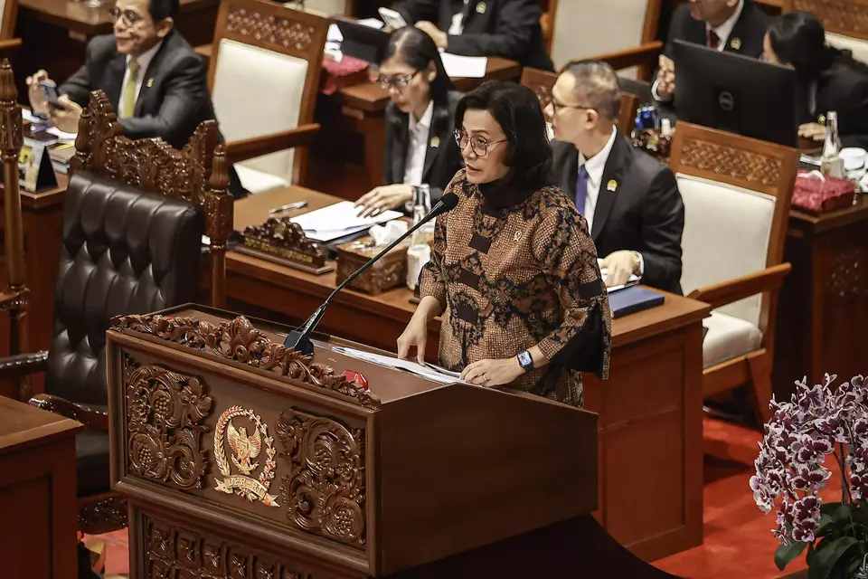 Finance Minister Sri Mulyani Indrawati delivers a speech before House of Representatives members at the national legislature complex in Jakarta, Tuesday, May 20, 2025. (Antara Photo/Dhemas Reviyanto)