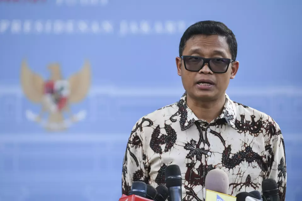 Bimo Wijayanto, secretary of the Coordinating Ministry for Economic Affairs overseeing economic cooperation, speaks to journalists at the State Palace in Jakarta, Tuesday, May 20, 2025. (Antara Photo/Hafidz Mubarak)