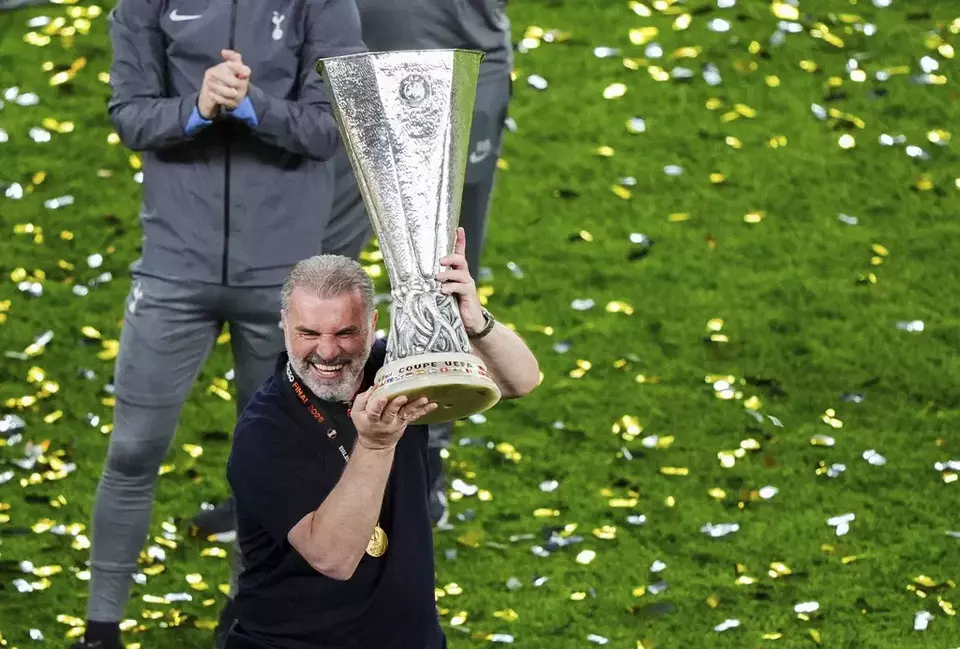 Tottenham Hotspur manager Ange Postecoglou lifts the Europa League trophy following the team's victory over Manchester United at the Estadio de San Mames, Bilbao, Spain, Wednesday, May 21, 2025. (Andrew Milligan/PA via AP)