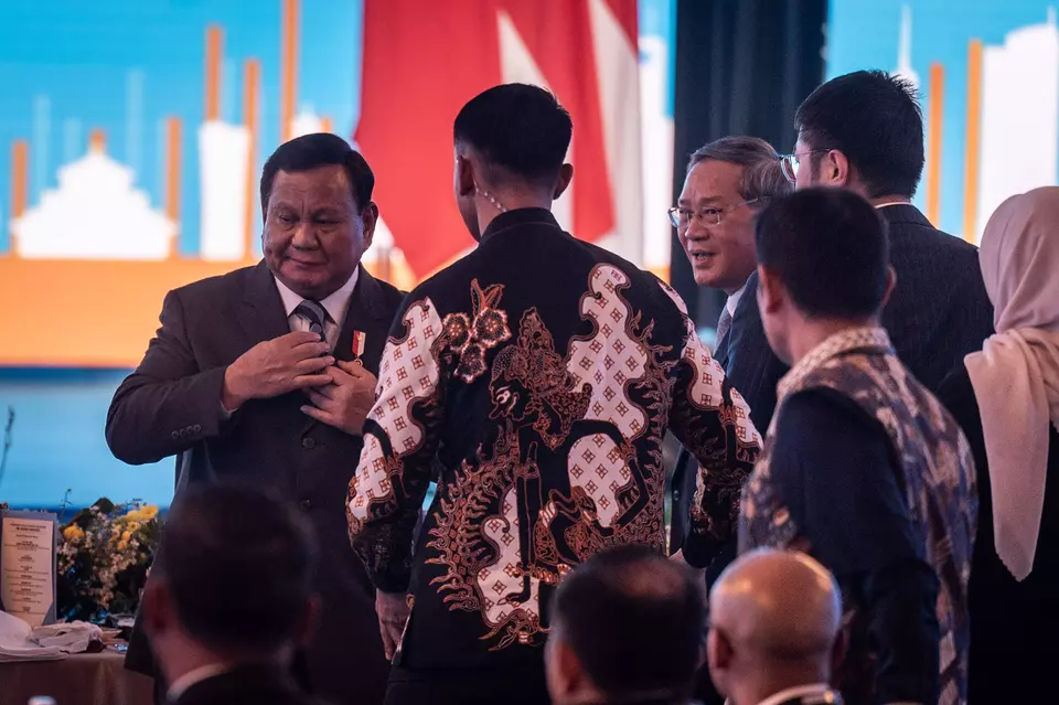 President Prabowo Subianto, left, and visiting Chinese Premier Li Qiang, third left, attend the Indonesia-China Business Reception in Jakarta, Saturday, May 24, 2025. (Antara Photo/Bayu Pratama)