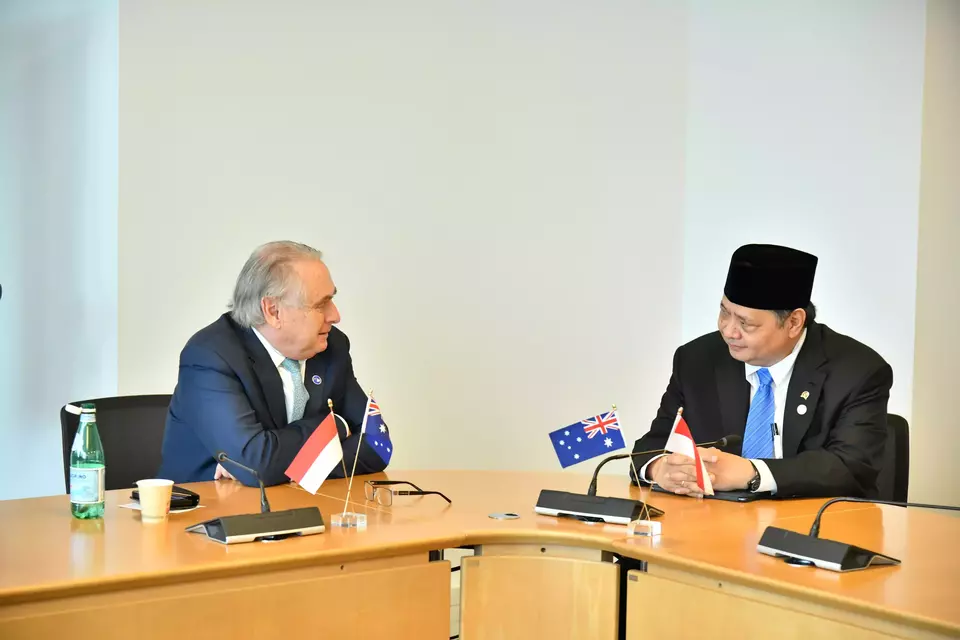 Coordinating Minister for Economic Affairs Airlangga Hartarto meets with Australian Minister for Trade and Tourism Don Farrell in Paris on Wednesday, June 4, 2025. (Handout)