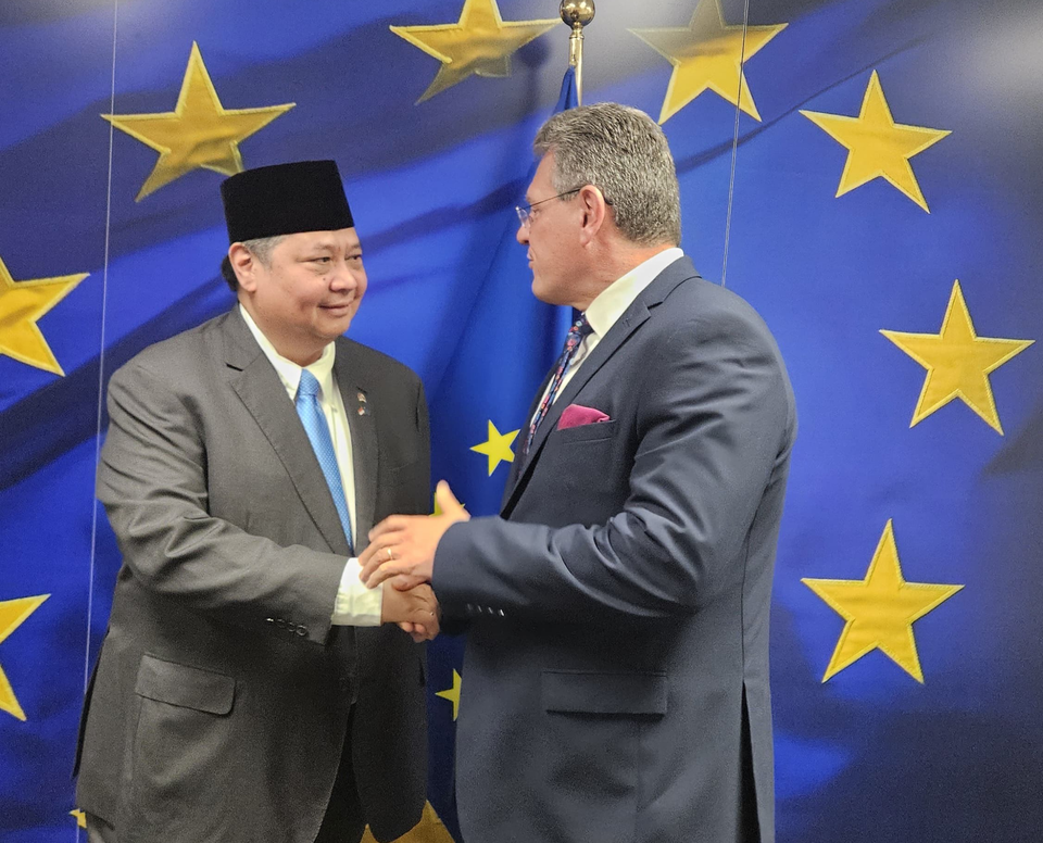 Senior minister Airlangga Hartarto meets European Commissioner for Trade and Economic Security Maros Sefcovic in Brussels on June 6, 2025. (Photo Courtesy of Ministry of Economic Affairs)