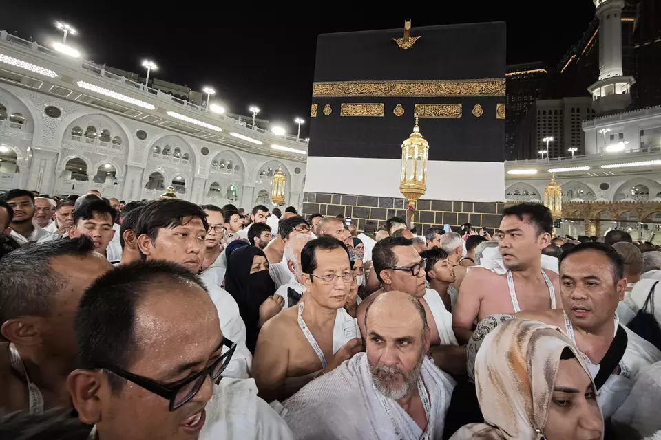 Religious Affairs Minister Nasaruddin Umar conducts mandatory umrah pilgrimage at the Masjidil al-Haram mosque in Mecca on May 31, 2025. (Antara Photo/Andika Wahyu)